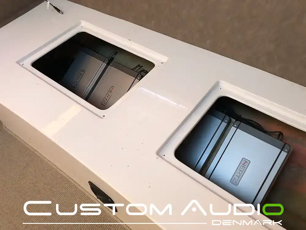 Custom Audio marine stereo monteringsbillede Sealine sc35